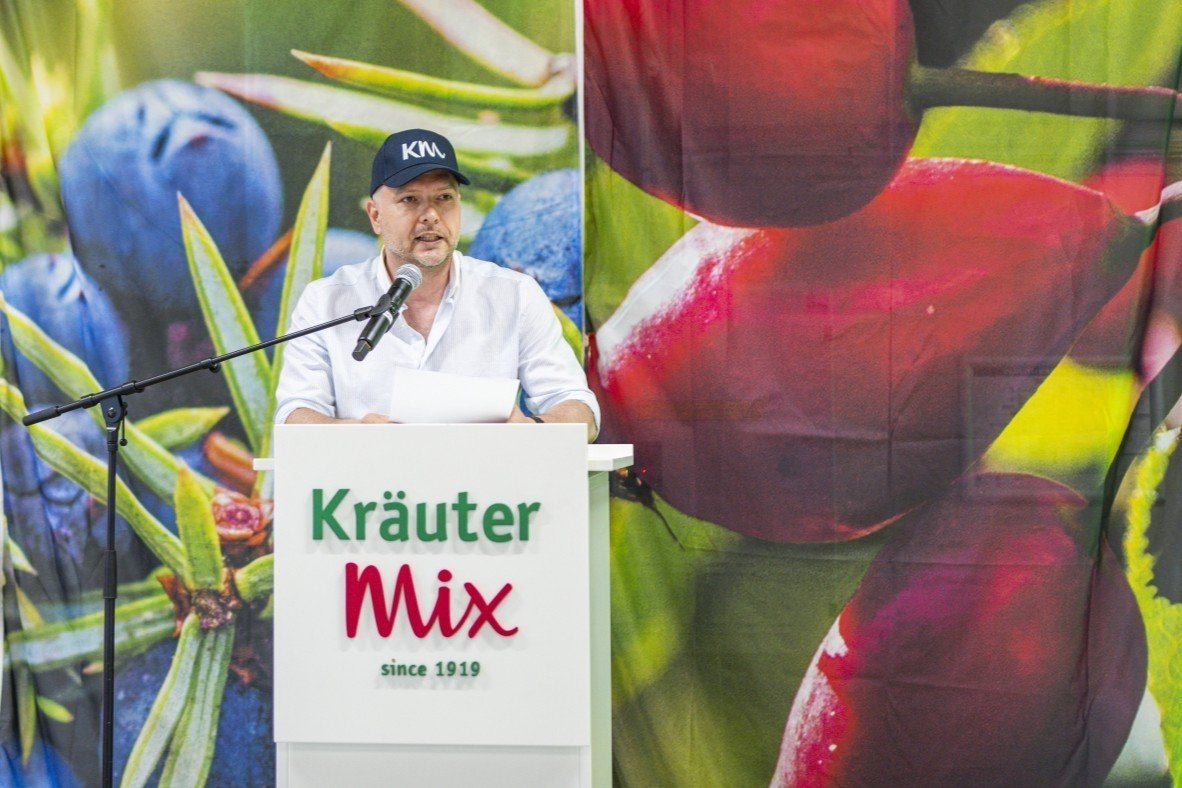 Bernhard Mix bei seiner Eröffnungsrede zum Familienfest Bernhard Mix bei seiner Eröffnungsrede zum Familienfest