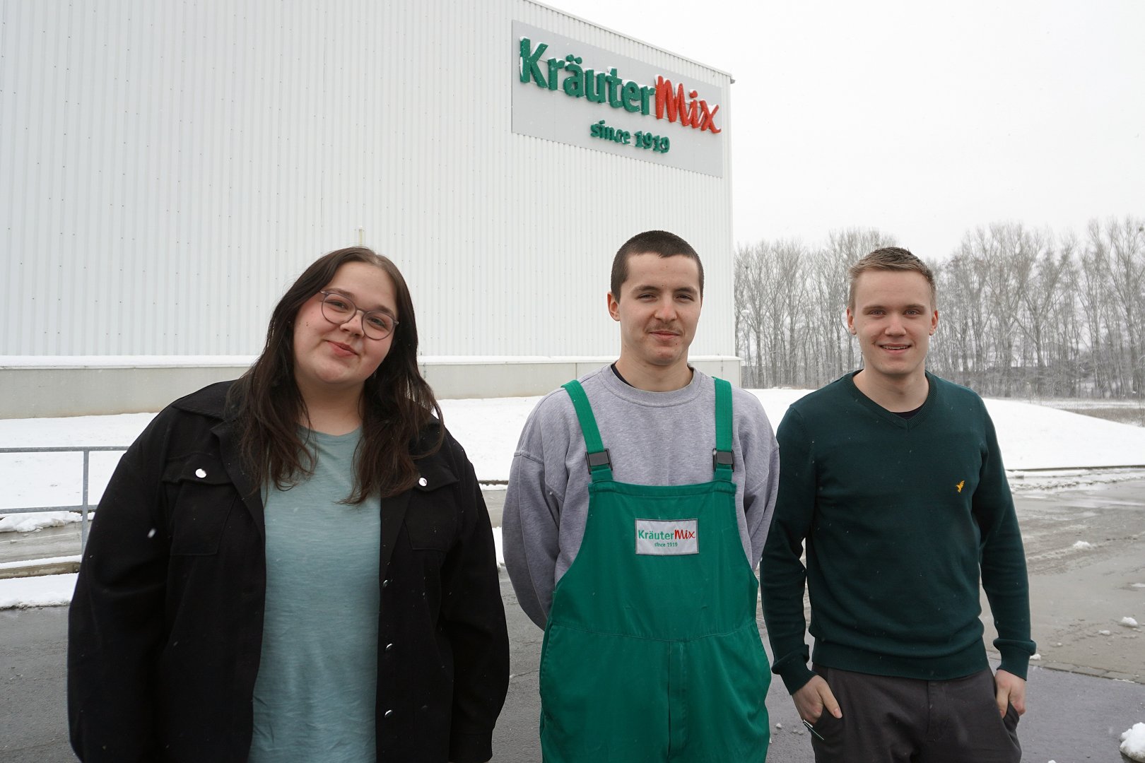 DSC08901 Fav Erfolgreicher Ausbildungsabschluss und drei übernommene Auszubildende bei Kräuter Mix