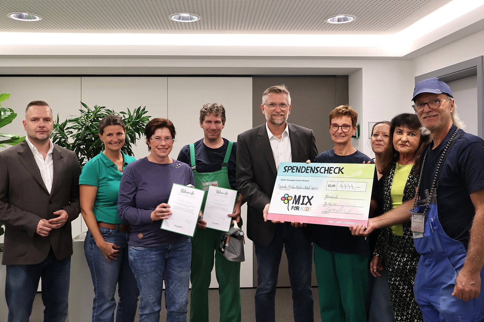Spendenübergabe an den Verein Mix for Kids