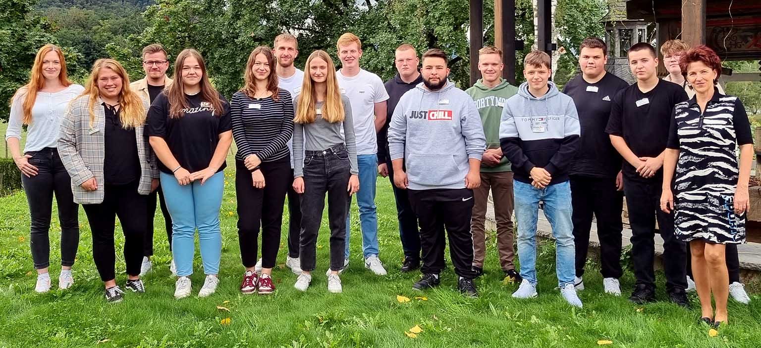 Neuer Rekord bei den Ausbildungszahlen – Kräuter Mix GmbH Neuer Rekord bei den Ausbildungszahlen – Kräuter Mix GmbH